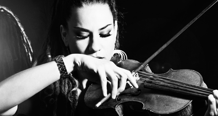 Die israelische Violinistin Keren Tennenbrau in ihrem Element