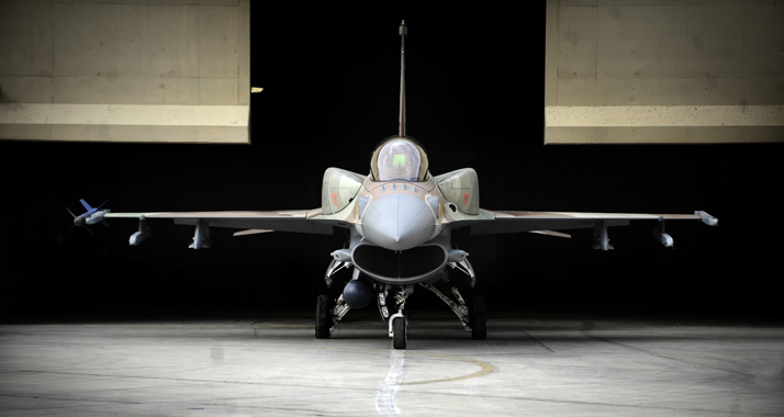 Ein israelisches Kampfflugzeug – für ideale Wetterbedingungen müsste ein Angriff auf den Iran vor Beginn des Winters erfolgen, hieß es am Rande der Gespräche zwischen den USA und Israel.