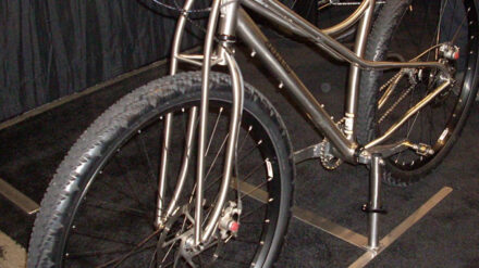 Mit einem Mountainbike ist der israelische Agent Giora Zahor tödlich verunglückt.