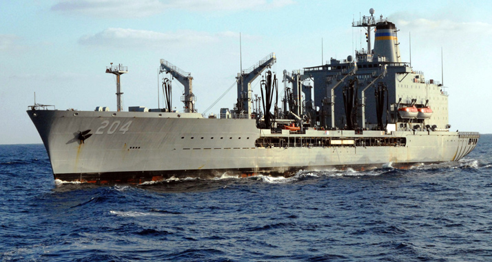 Das Versorgungschiff „USNS Rappahannock“ und die anderen US-Kriegsschiffe warnen vor mangelnder Distanz.
