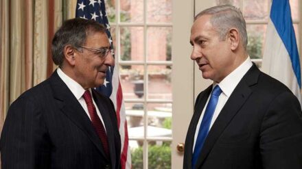 Benjamin Netanjahu und US-Verteidigungsminister Leon Panetta reden heute über israelische Sicherheitsbelange. Das Bild zeigt sie während eines Treffens im März 2012.