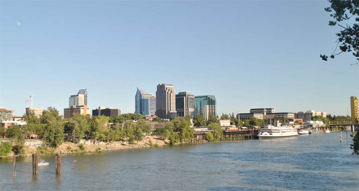 Die Skyline der kalifornischen Stadt Sacramento