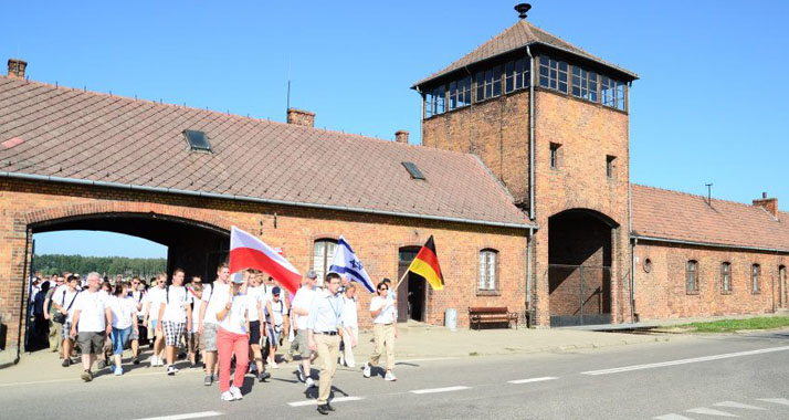 Nachkommen von Holocaust-Überlebenden und Tätern beim Marsch des Lebens