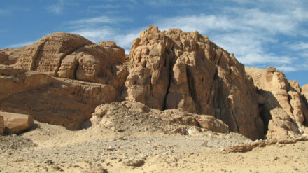 Auf der Sinai-Halbinsel ist ein Mitglied einer dschihadistischen Gruppe durch eine Explosion getötet worden.
