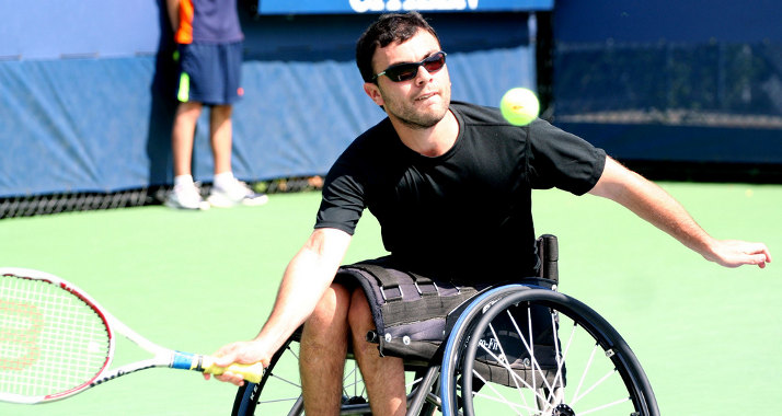Schlag um Schlag zur Medaille: Noam Gershony (Bild) gewann zusammen mit Schraga Weinberg Bronze im Rollstuhltennis-Doppel.