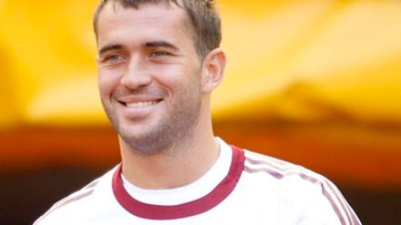 Das erste Tor in der siebten Minute: Russe Alexander Kerzhakow