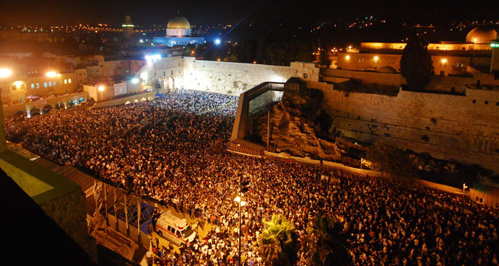Israelische Sicherheitskräfte sind an Orten mit großen Menschenansammlungen in Alarmbereitschaft – hier ein Gebet an der Klagemauer vor dem Jom Kippur 2010.