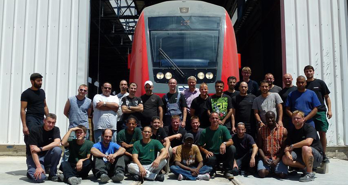 Das deutsch-israelische Team vor der Werkstatt in Dimona