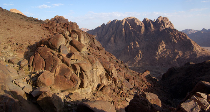 Auf der Sinaihalbinsel sind mindestens 19 ägyptische Militärangehörige tödlich verunglückt.