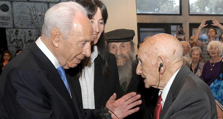 Im Kreise der über 100-Jährigen fühlte sich Staatspräsident Schimon Peres noch einmal jung.
