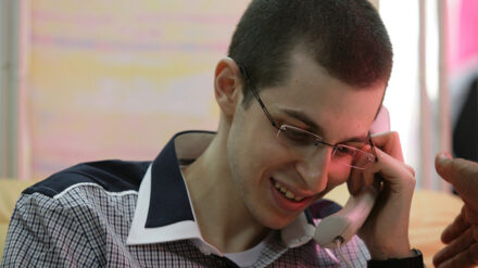 Gilad Schalit (Archivbild) erzählt in einem Fernsehinterview von der Zeit seiner Geiselhaft.