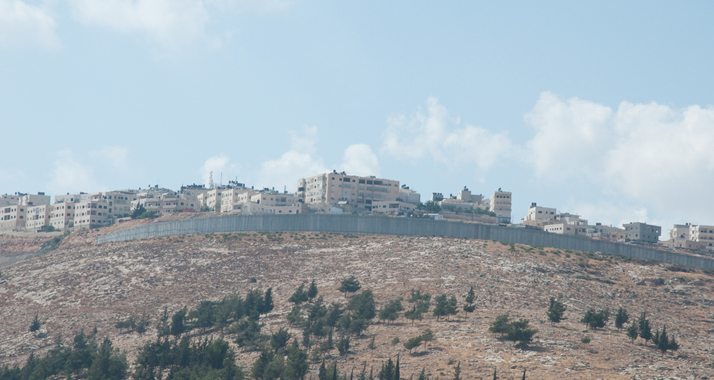 In Ramallah unterzeichneten Fajjad und Desagneaux ein Spendenabkommen.
