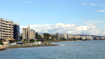 Agenten in der zyprischen Stadt Limassol haben offenbar einen geplanten Anschlag auf Israelis vereitelt.