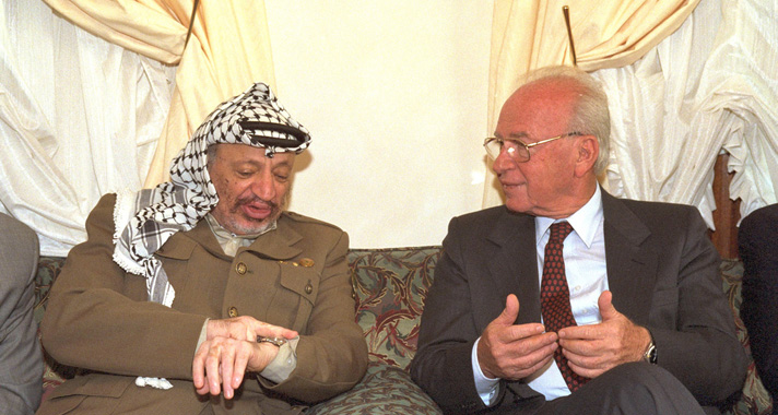 Jitzhak Rabin bei einem Treffen mit dem damaligen Palästinenserpräsidenten Jasser Arafat