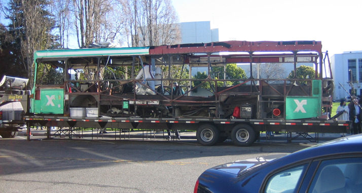 Nach einem Selbstmordanschlag auf einen Bus in Jerusalem im Januar 2005