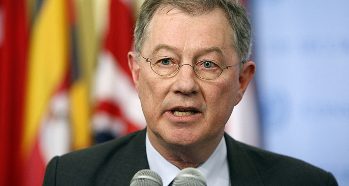 Der UN-Sondergesandte Robert Serry (Archivbild) sicherte Israelis und Palästinensern Hilfe bei Friedensverhandlungen zu.