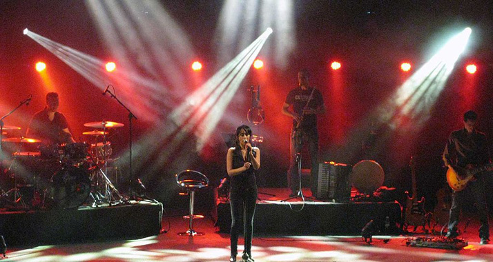 Eine der Werbeträgerinnen ist die erfolgreiche israelische Popsängerin Rita.