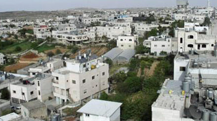 In der Ortschaft Halhul haben Soldaten einen Palästinenser erschossen, der sie mit Steinen beworfen hatte.