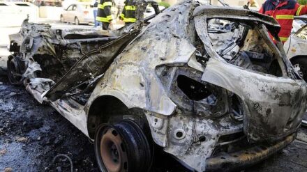 Dieses Auto in Be'er Scheva wurde von einer Rakete aus dem Gazastreifen getroffen.