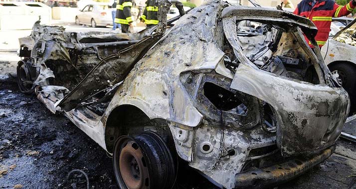 Dieses Auto in Be'er Scheva wurde von einer Rakete aus dem Gazastreifen getroffen.