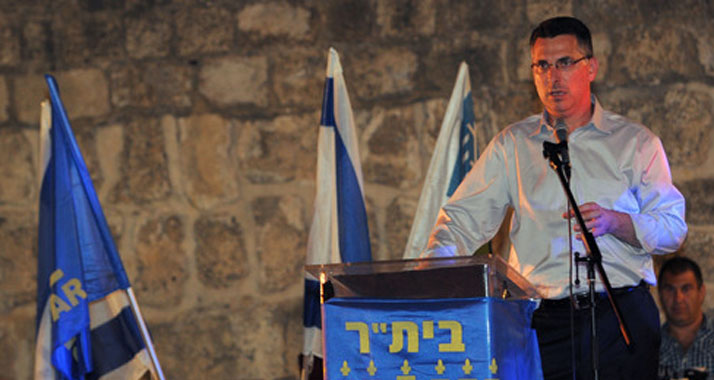 Bildungsminister Gideon Sa'ar hat bei den Likud-Wahlen den zweiten Platz hinter Parteichef Netanjahu belegt.