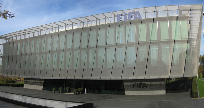 Der unpolitische Weltfußballverband FIFA finanziert den Wiederaufbau des Stadions in Gaza.