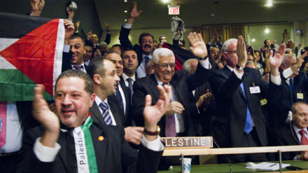 Großer Jubel in der palästinensischen Delegation um Präsident Mahmud Abbas