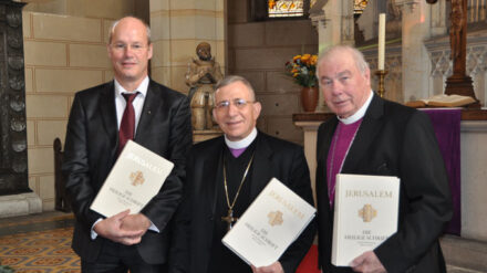 Die Bibel ist Kulturgut, finden Thies Gundlach, Bischof Munib A. Junan und Bischof Jobst Schöne (v.l.).