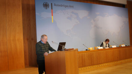 Israel Bartal zeigte die Schwierigkeiten der Suche nach den israelischen Landesgrenzen auf – Moderatorin war Ute Wardenga.