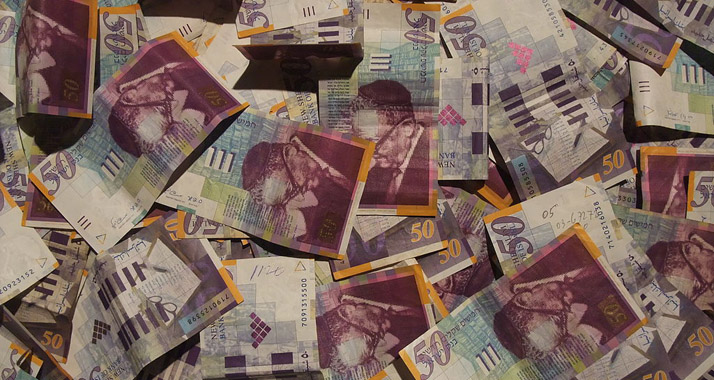 Israel zahlt mit den einbehaltenen palästinensischen Steuergeldern Stromschulden der Autonomiebehörde ab.