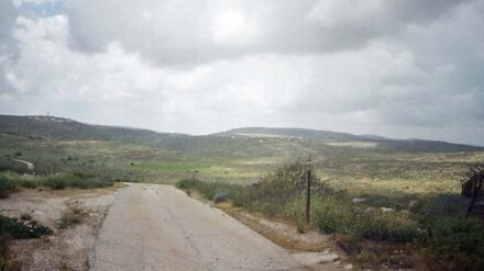 Straße bei Esch Kodesch. In dem Gebiet gibt es Landstreitigkeiten zwischen Siedlern und Palästinensern.