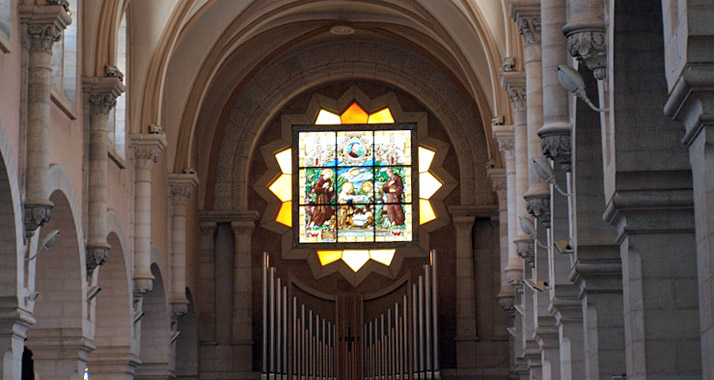 In der Geburtskirche in Bethlehem versammelten sich orthodoxe Christen am Sonntagabend zur Mitternachtsmesse.