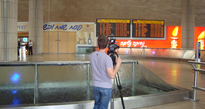Nicht überall in Israel können Journalisten so ungehindert Aufnahmen machen wie im Wartebereich des Ben-Gurion-Flughafens.