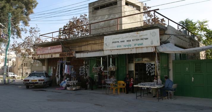 In Hebron haben Israelis und Palästinenser beschmierte Ladentüren frisch gestrichen. (Archivbild)