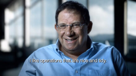 Carmi Gillon hat den Geheimdienst von 1994 bis 1996 geleitet. Im Film berichtet er von seiner Arbeit.