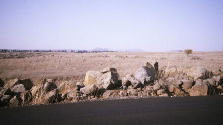 Im Golan ist eine syrische Granate nahe einer israelischen Ortschaft auf offenem Feld gelandet.