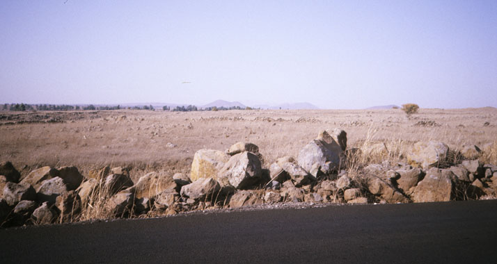 Im Golan ist eine syrische Granate nahe einer israelischen Ortschaft auf offenem Feld gelandet.