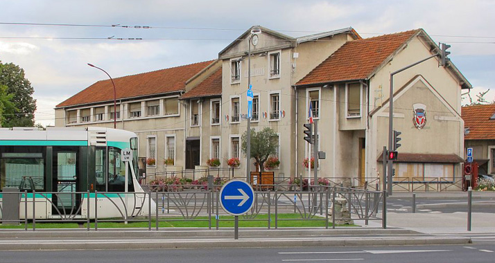 Das Rathaus von Bezons: Der Bürgermeister der französischen Stadt, Lesparre, ehrt einen Mörder des israelischen Tourismusministers Se'evi.