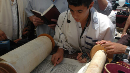 Die jugendlichen Quizteilnehmer haben sich auch mit der Torah beschäftigt. (Archivbild)