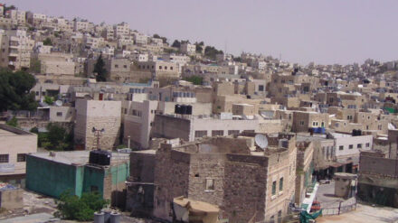 Hebron – nahe der Stadt kam es am Dienstagabend zu Zusammenstößen zwischen Palästinensern und Soldaten.