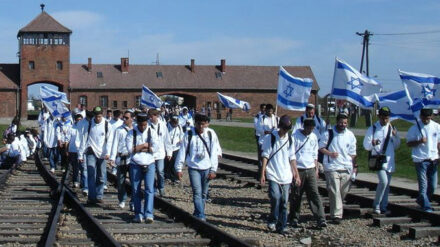 Der "Marsch der Lebenden" in Auschwitz demonstriert am Jom HaSchoah das Überleben des jüdischen Volkes. (Archivbild)