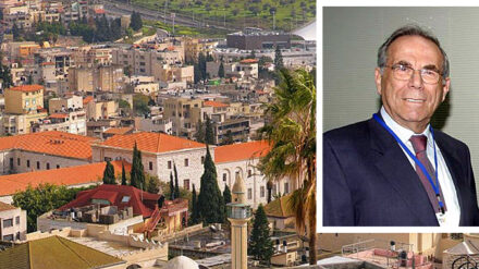 Der Unternehmer Stef Wertheimer hat den Bau des Industrieparks bei Nazareth initiiert. (Im Bild: Die Stadt Nazareth und Wertheimer)
