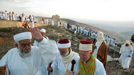 Zu Beginn des Festes ziehen die Samaritaner in einer Prozession auf den Berg Garetzim.