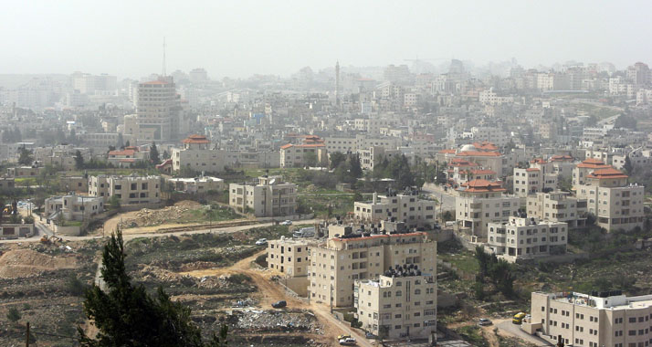 In der Stadtverwaltung von El-Bireh haben Palästinenser die neue Initiative unterzeichnet.
