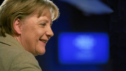 Für ihren Einsatz für Israel und das Judentum wurde Merkel in Brüssel ausgezeichnet.