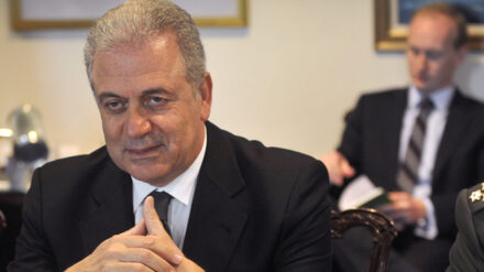 Griechenlands Außenminister Dimitris Avramopoulos will sowohl mit den Israelis als auch den Palästinensern befreundet sein.