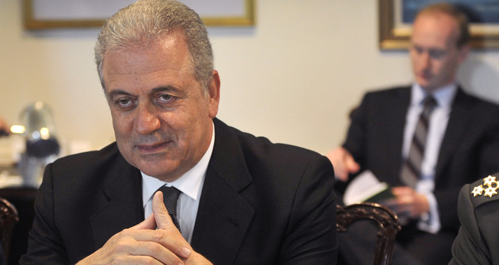 Griechenlands Außenminister Dimitris Avramopoulos will sowohl mit den Israelis als auch den Palästinensern befreundet sein.
