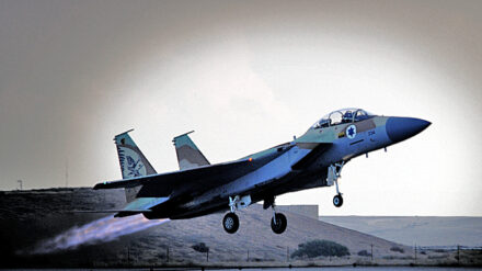 Die Besucher waren besonders von Bildern bewegt, die eine F-15 beim Flug über Auschwitz zeigten.