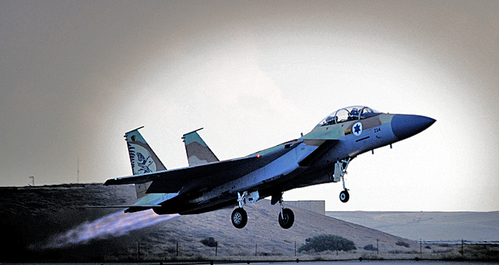 Die Besucher waren besonders von Bildern bewegt, die eine F-15 beim Flug über Auschwitz zeigten.