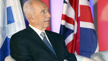 Offiziell hat Peres erst am 2. August Geburstag. (Im Bild: Peres bei einer Feier zu Ehren des Geburstags von Queen Elizabeth)